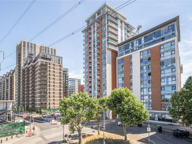 Flat for sale in Canning Town, Greater London