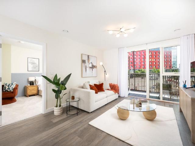 Flat for sale in London Borough of Ealing, Park Royal