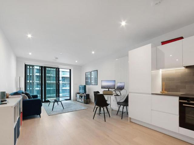 Flat for sale in Royal Wharf, Greater London