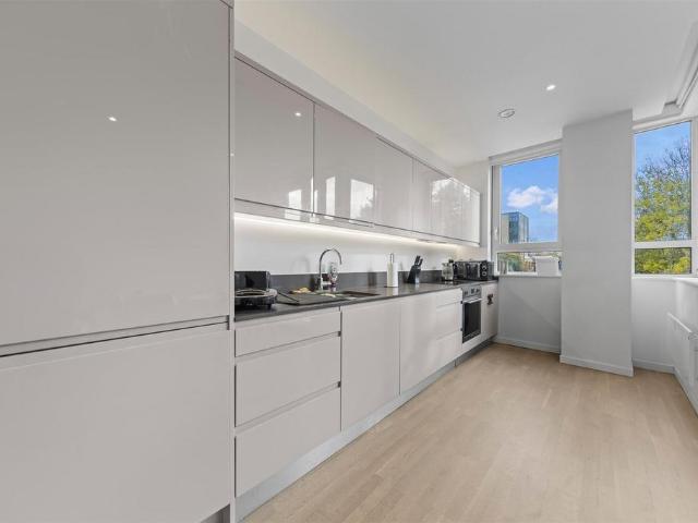 Flat for sale in Milton Keynes