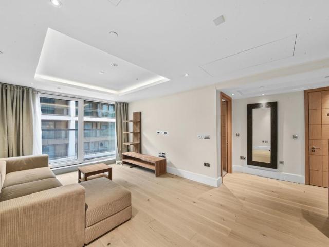 Flat for sale in Kensington, Greater London