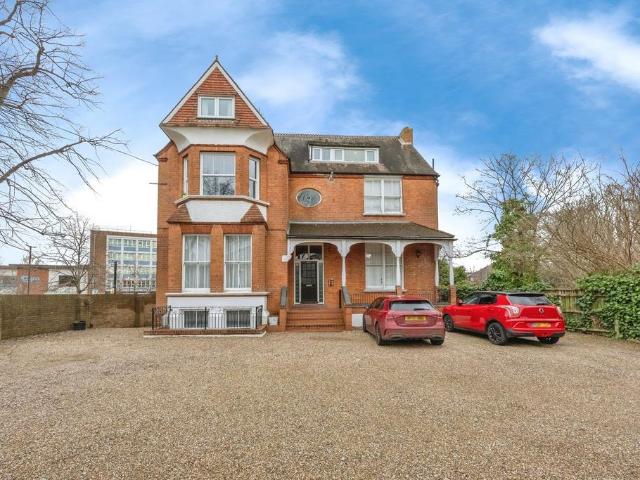 Flat for sale in The Wrythe, Greater London