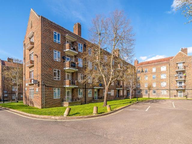 Flat for sale in Dulwich, Greater London