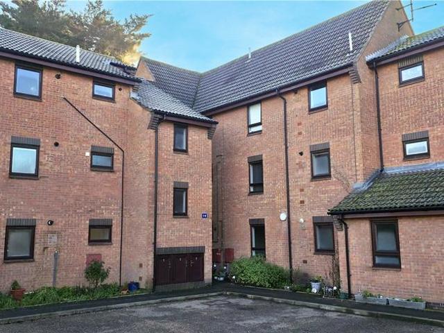 Flat for sale in Wickford