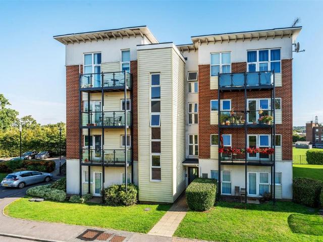 Flat for sale in Pachesham Park, Surrey