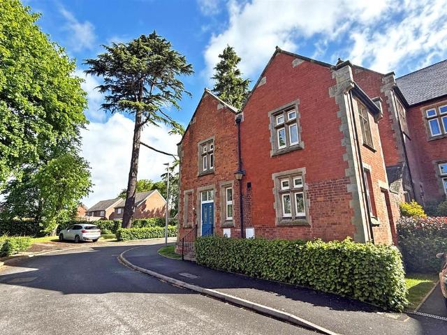 Flat for sale in Gains Park, Frankwell