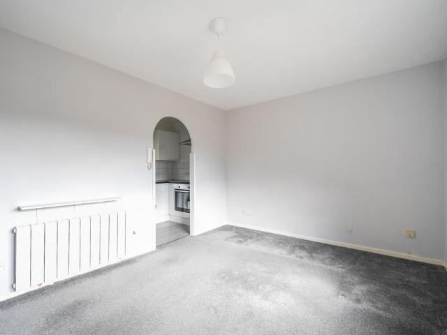 Flat for sale in Crystal Palace, Greater London
