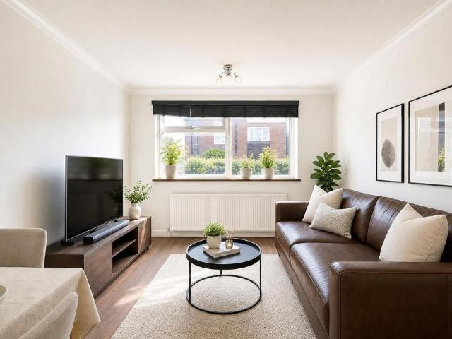 Flat for sale in London Borough of Ealing, Greater London
