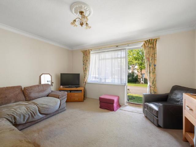 Flat for sale in Surbiton, Greater London