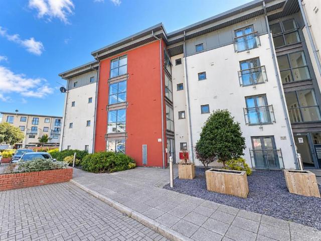 Flat for sale in SA1 Swansea Waterfront, Nangreaves