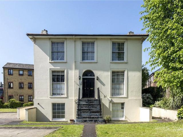 Flat for sale in Tulse Hill, Greater London