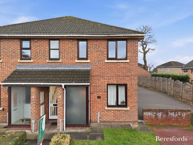 Flat for sale in Queens Park, Billericay