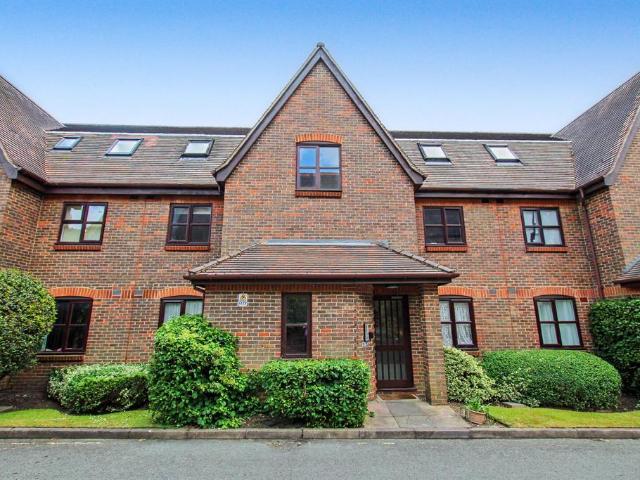 Flat for sale in New Eltham, Greater London