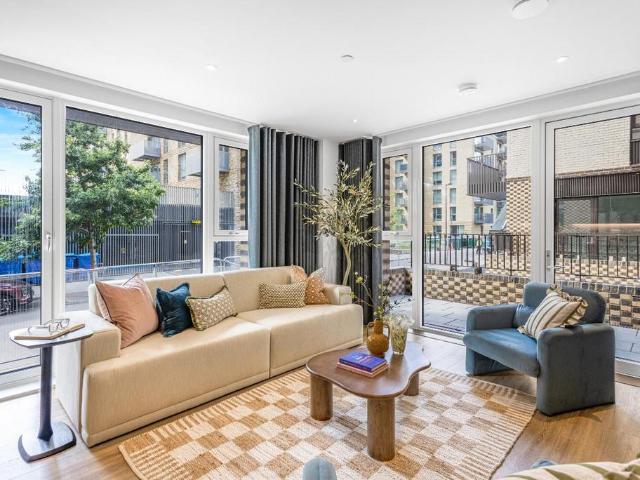 Flat for sale in London Borough of Lewisham, New Cross