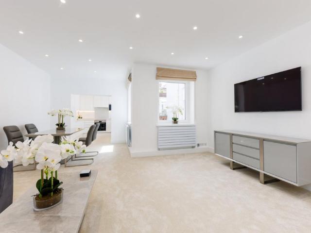 Flat for sale in Chelsea, Greater London