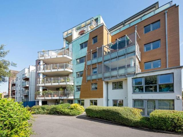 Flat for sale in Peckham, Greater London