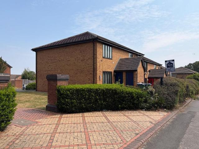 Flat for sale in Tividale, West Midlands