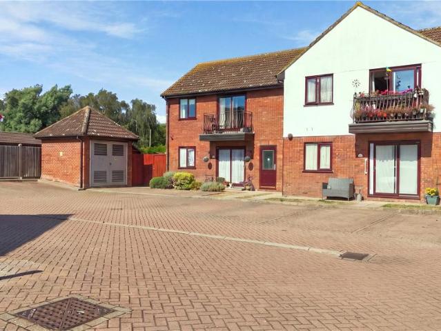 Flat for sale in Barling, Essex