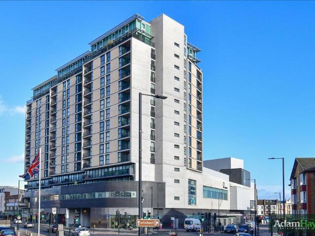 Flat for sale in North Finchley, Greater London