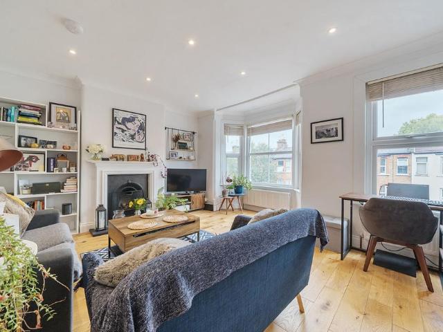 Flat for sale in London Borough of Ealing, Hanwell