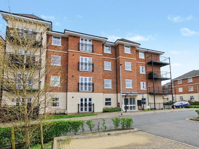Flat for sale in Farnborough, Hampshire