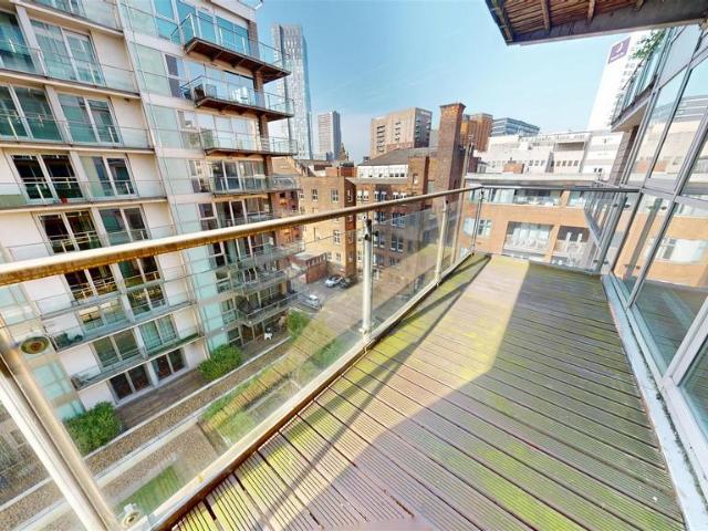 Flat for sale in City Centre, Salford