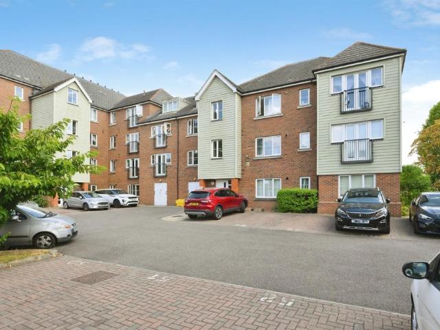 Flat for sale in Broxbourne, Hertfordshire
