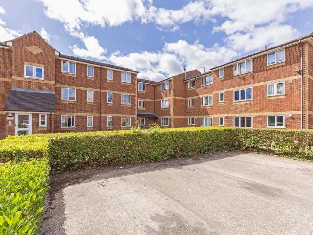 Flat for sale in Slough