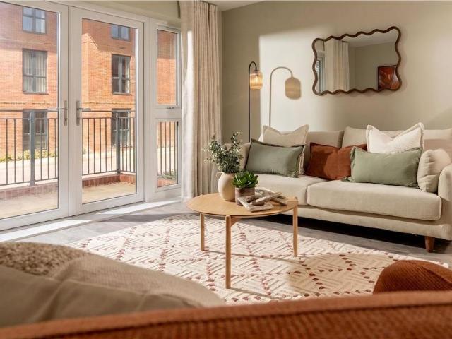 Flat for sale in Heol-las, Surrey