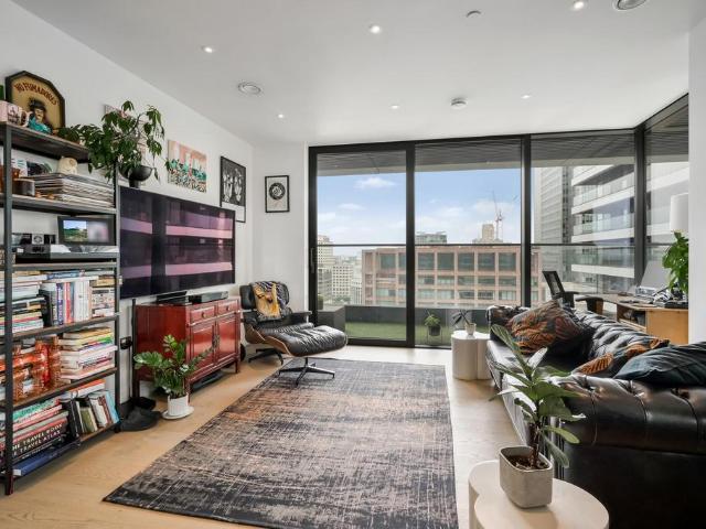 Flat for sale in Canary Wharf, Greater London