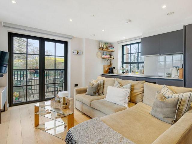 Flat for sale in Kensal Town, Maida Vale
