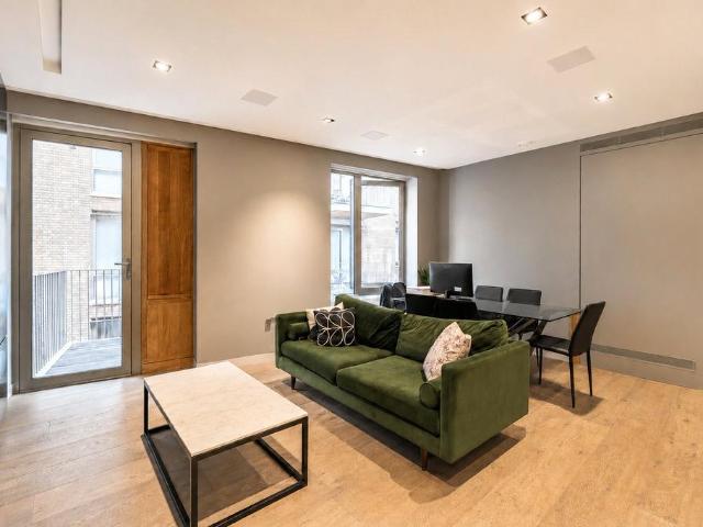 Flat for sale in Bermondsey, Greater London