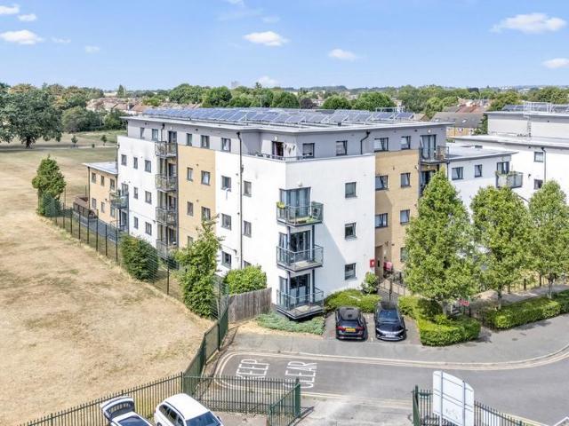 Flat for sale in Rush Green, Greater London