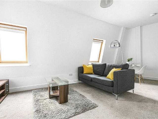 Flat for sale in London Borough of Ealing, Greater London