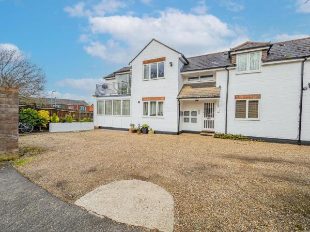 Flat for sale in Clewer Village, Windsor
