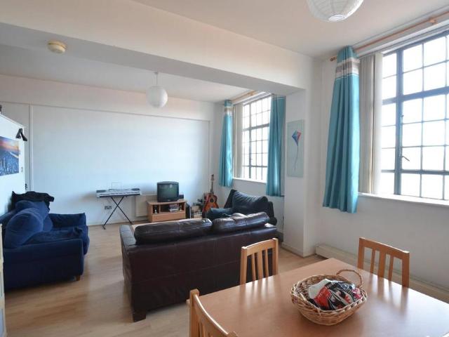 Flat for sale in Calderstones