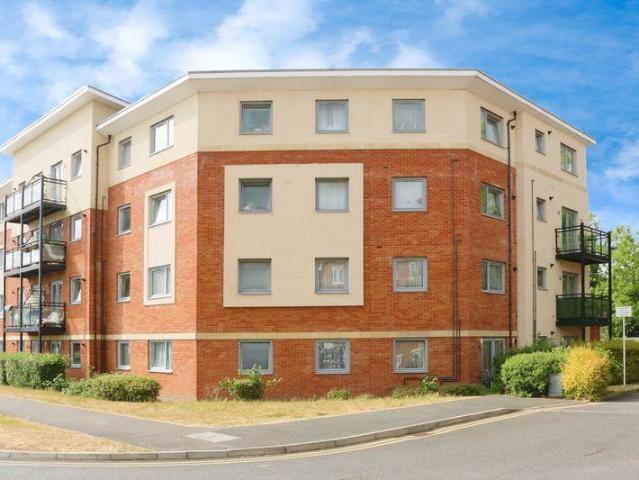 Flat for sale in Slough