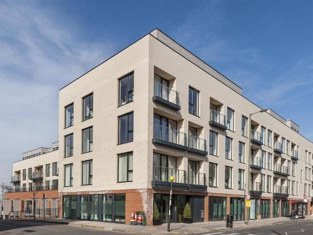 Flat for sale in Golders Green, Greater London