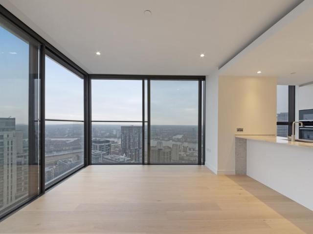 Flat for sale in Isle Of Dogs, Greater London