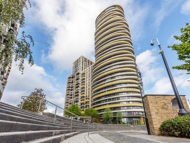 Flat for sale in Shepherd's Bush, Greater London