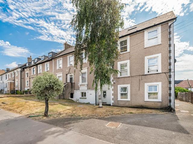 Flat for sale in London Borough of Croydon, South Norwood