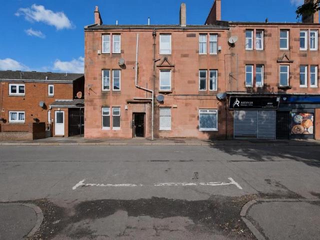 Flat for sale in Hamilton, Scotland