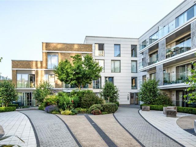 Flat for sale in Whetstone, Oakleigh Park