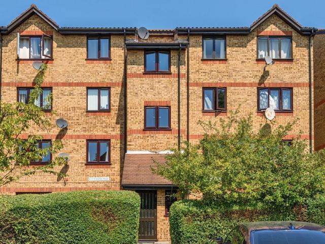 Flat for sale in London Borough of Lewisham, Greater London