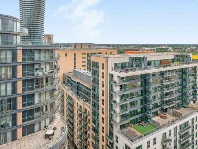 Flat for sale in Millwall, Greater London