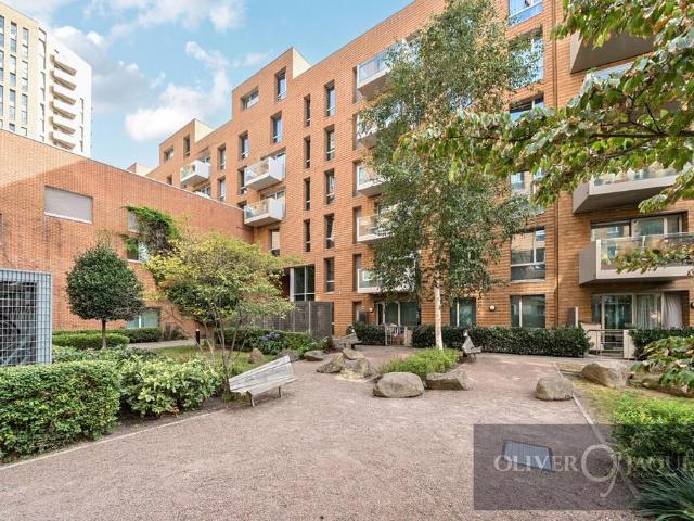 Flat for sale in Bromley-by-Bow, Cat Hill