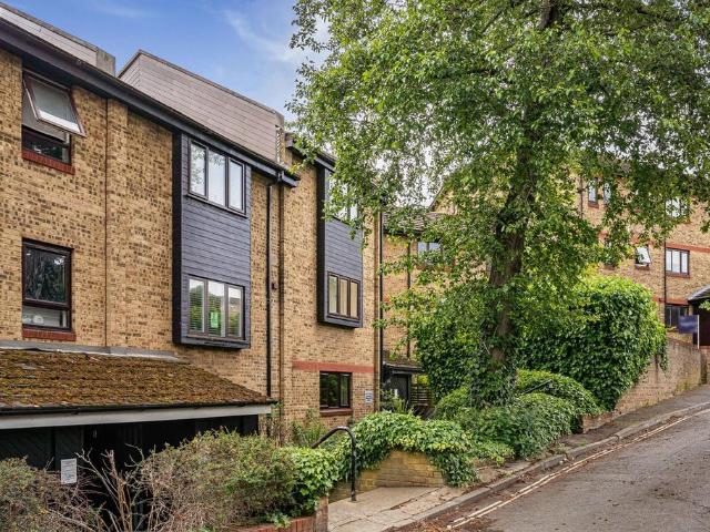Flat for sale in Clapton, Upper Clapton