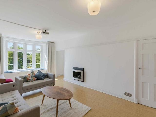 Flat for sale in Fulham, Greater London