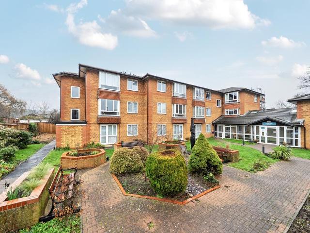 Flat for sale in Pinner, Greater London