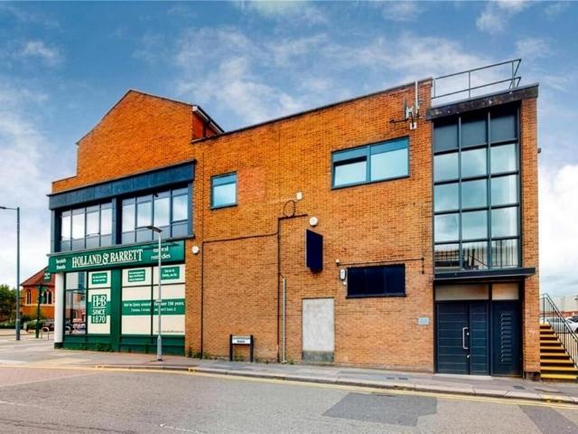 Flat for sale in Elstree and Borehamwood, Borehamwood